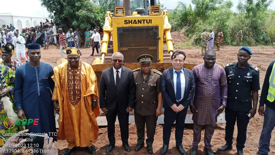 Remise de site pour les travaux de la 2e centrale solaire 25 MW d'Illoulofin :  La SBPE Concrétise la vision d'une énergie propre et accessible.