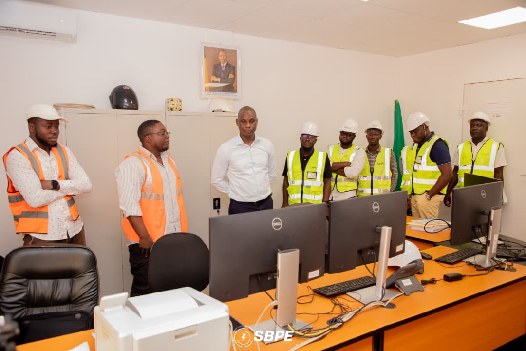 Illoulofin : Le Directeur Général de la SBPE, M. Émeric TOKOUDAGBA constate l’avancement remarquable des travaux d’extension de la centrale solaire photovoltaïque